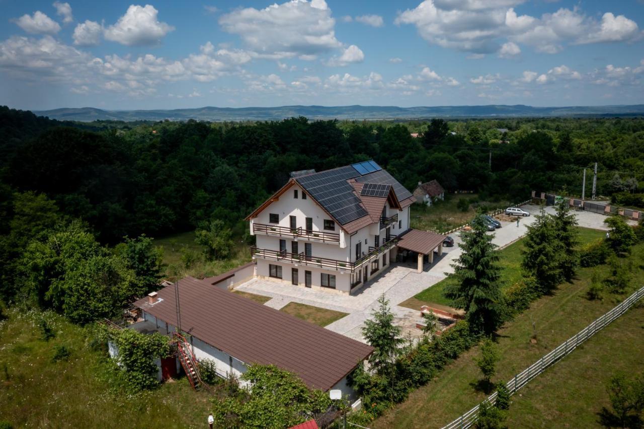 Evergreen Chalet 阿夫里格 外观 照片