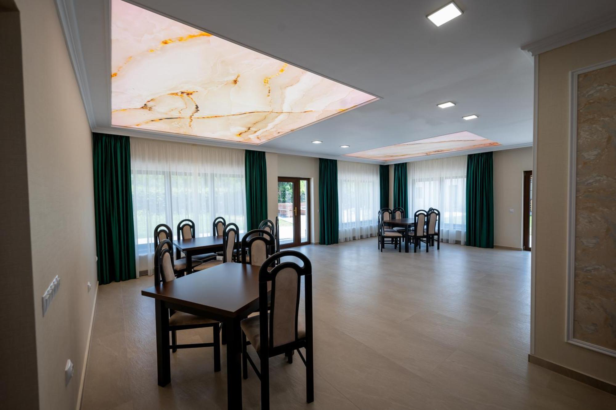 Evergreen Chalet 阿夫里格 外观 照片